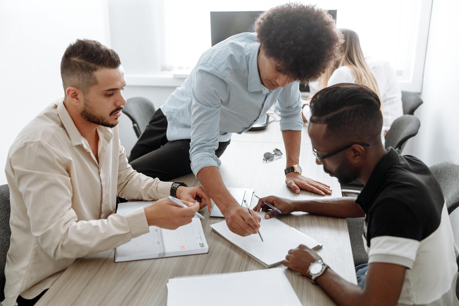 Équipe de petite entreprise en réunion
