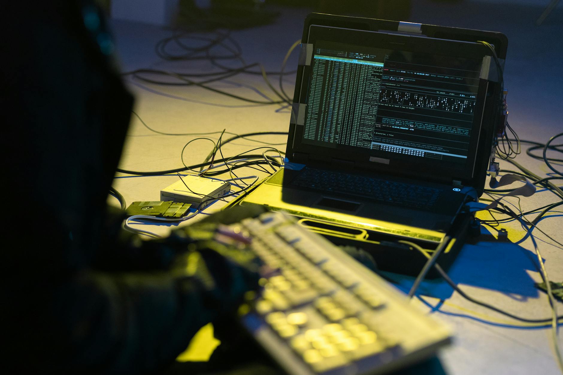 Alerte de fuite de données sur écran de cybersécurité